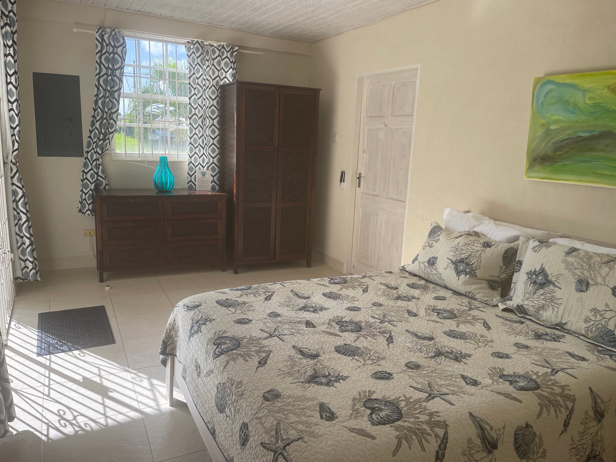 Holland Park Villa ground floor bedroom with king bed and tropical artwork